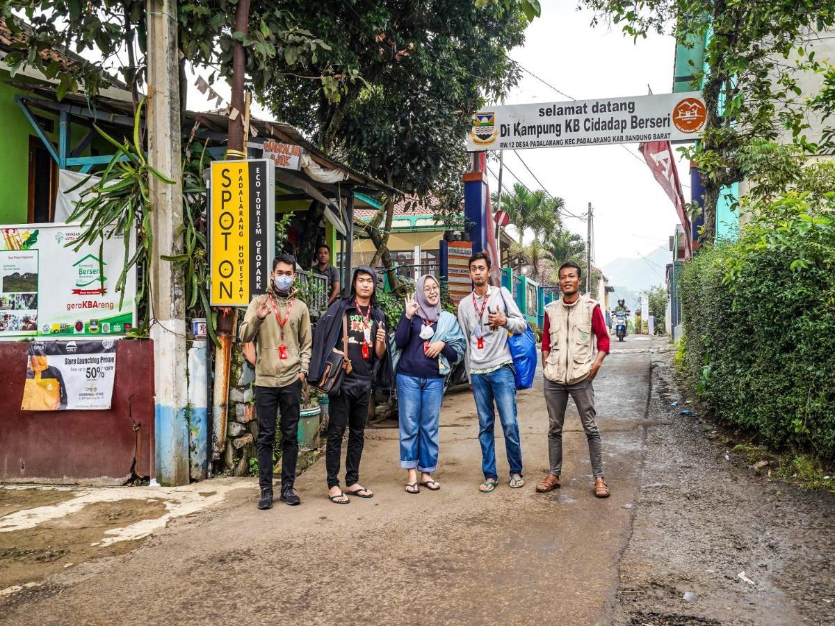 Oyo Homes 90917 Eco Tourism Geopark Padalarang Homestay Syariah Bandung Eksteriør billede